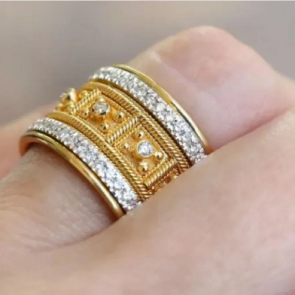 - New18kt Gold Vermiel & White Topaz Ring Size 7
